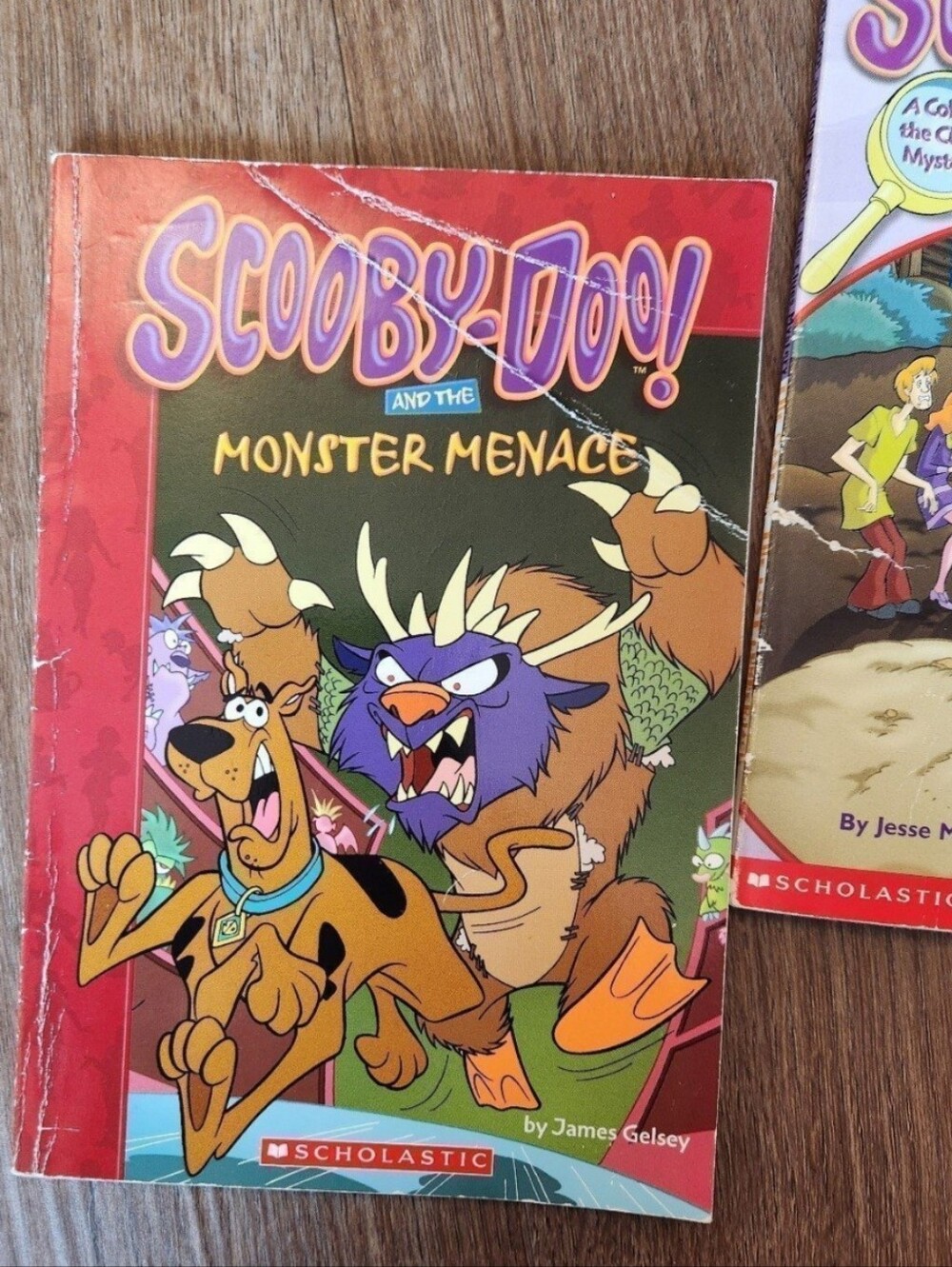 Scooby-Doo Chapter Books - Picture 2 of 7